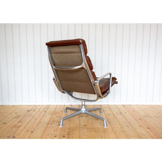 Soft Pad Leather Aluminium EA216 Lounge Chair by Charles and Ray Eames for Herman Miller, 1975 For Sale - Image 14 of 18