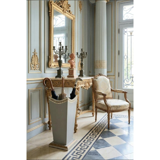Vintage French, Neo- Classical Large Laurel Leaf Scalloped Edge Umbrella Stand For Sale In West Palm - Image 6 of 6