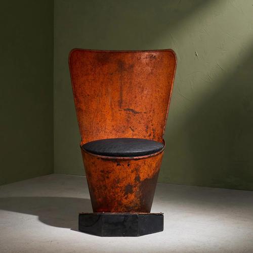 This Postmodern side chair, made in Italy during the 1970s, features a construction that reflects the material...
