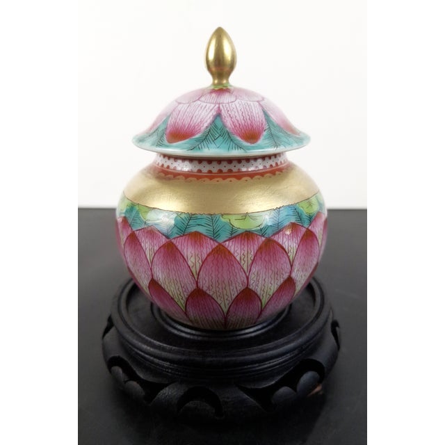 Chinese Chinese Porcelain Lotus Flower Lidded Urn For Sale - Image 3 of 9