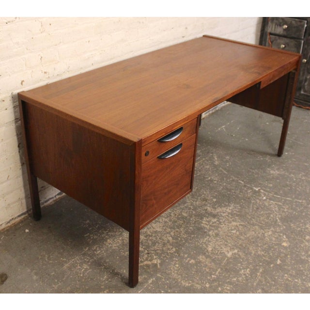 Mid-Century Modern Vintage Mid-Century Walnut Executive Desk by Jens Risom For Sale - Image 3 of 12