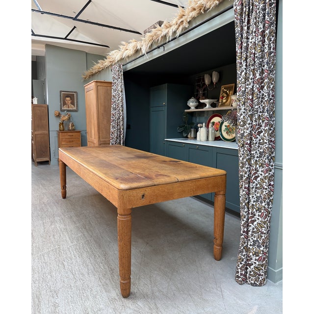 Large Craft Dining Table in Oak, 1890s, in Restored conditions. Designed 1890 to 1919
