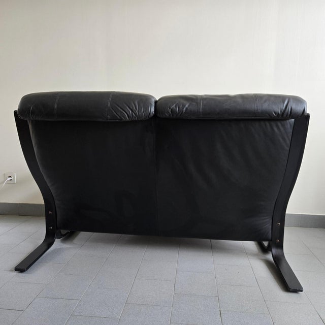 Vintage Scandinavian Two-Seater Sofa in Black Leather and Curved Wood, 1970s For Sale - Image 4 of 18