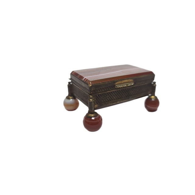 Victorian Agate Box, Great Britain, 1890s, in Very Good conditions. Designed before 1890