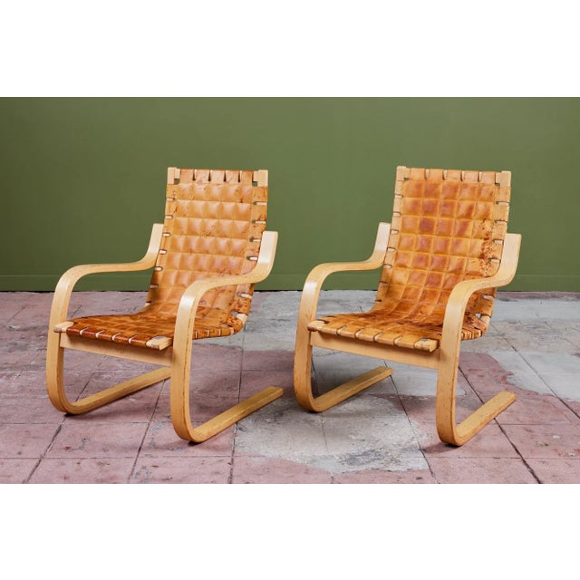 Mid-Century Modern Alvar Aalto Cantilevered Leather Lounge Chair for Artek For Sale - Image 3 of 12