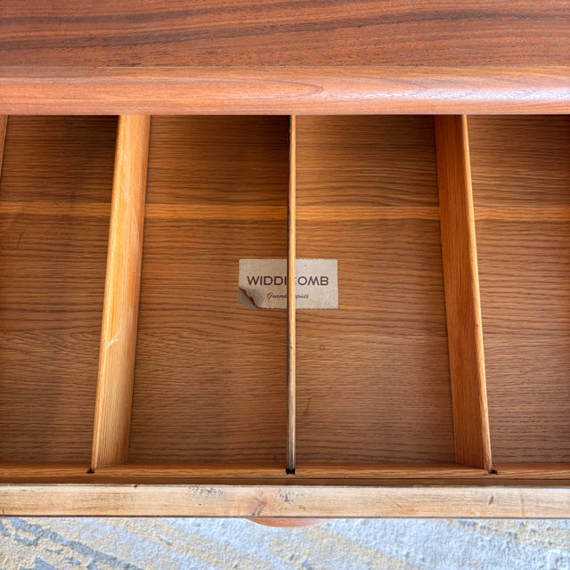 Chestnut 1960s Freshly Refinished Widdicomb Mid-Century Modern 6-Drawer Walnut Dresser – MCM Beauty! For Sale - Image 8 of 9