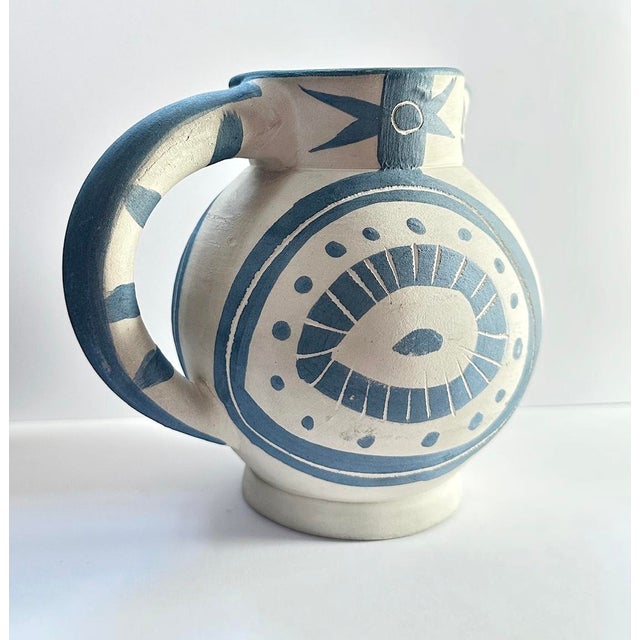 Pablo picasso malaga 1881 - 1973 mougins petite chouette, 1949 white earthware with engobe decoration, glazed interior 13...