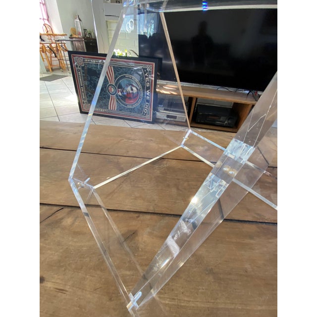 Triangular Acrylic Glass Side Table in the style of David Lange, 1970s For Sale - Image 6 of 18