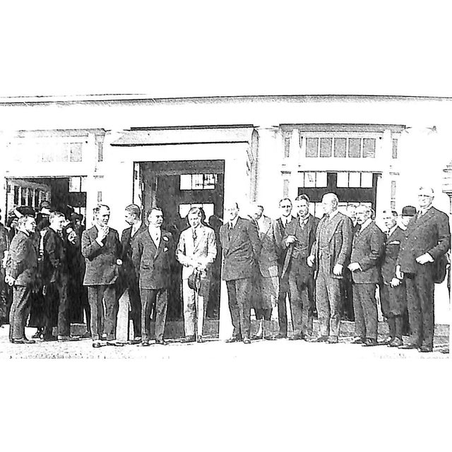 1990s "Long Island Country Houses and Their Architects, 1860-1940" 1997 Mackay, Robert B., Baker, Anthony K. & Traynor, Carol A. [Edited By] For Sale - Image 5 of 8