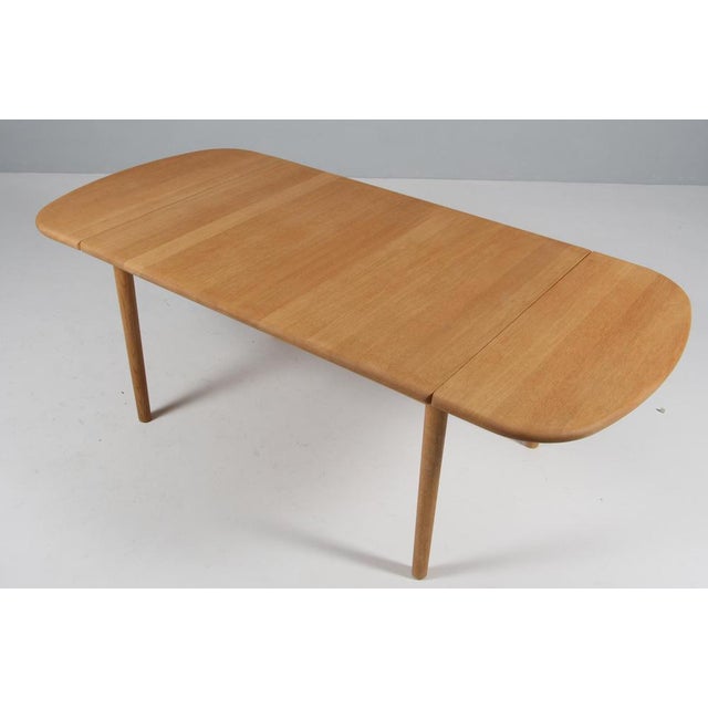 Model GE85 Coffee Table in Oak attributed to Hans J. Wegner for Getama, 2000s For Sale - Image 6 of 9