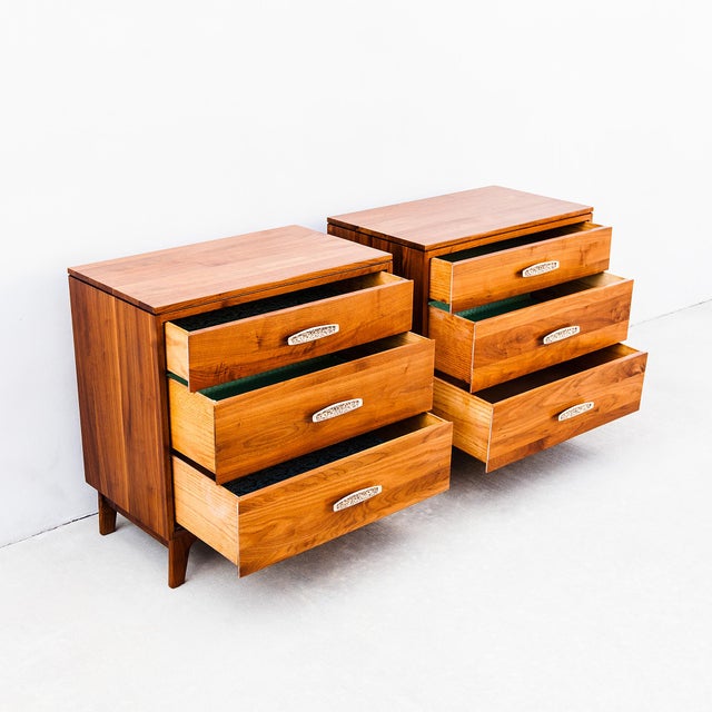 Woodland Furniture Vintage Mid Century Modern Solid Walnut Nightstands by Woodland, A Pair For Sale - Image 4 of 15