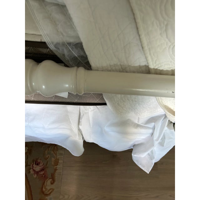 White 1900s Set of 2 Vintage Painted Iron Beds For Sale - Image 8 of 10