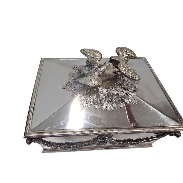 1960s Spanish Royal Silver Box with Crest and Birds by Yanes for Patrimonio Naciona, 1960 For Sale - Image 5 of 12