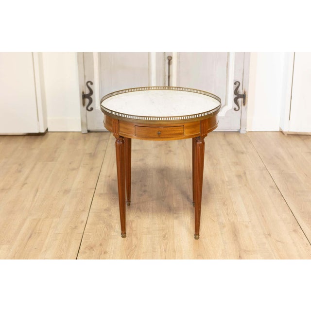 This 20th-century French Bouillotte table exemplifies the timeless elegance of neoclassical design. Crafted from mahogany,...