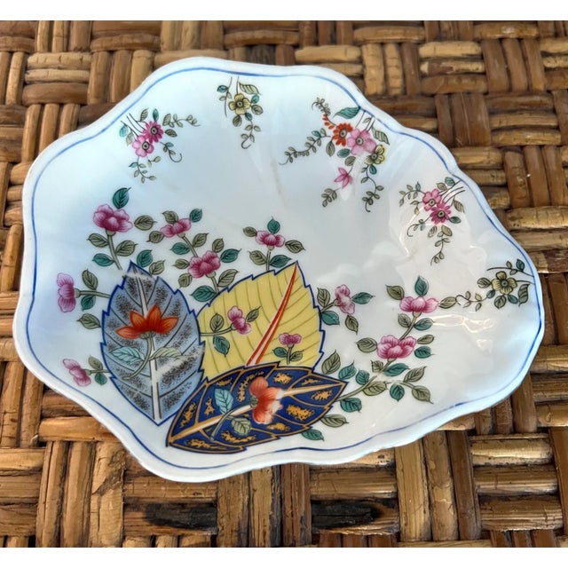 Tobacco leaf porcelain catchall in excellent condition