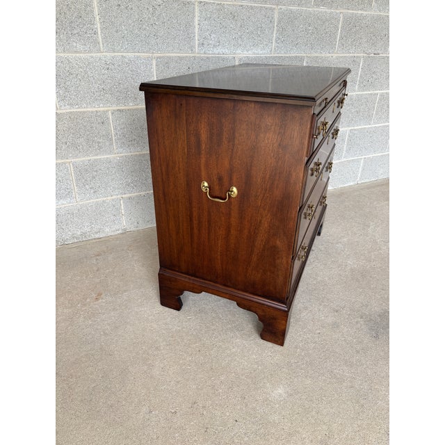 Description: Henkel Harris Mahogany 4 Drawer Bachelor Chest. In Very Good Vintage Furniture Condition. Comes from the...