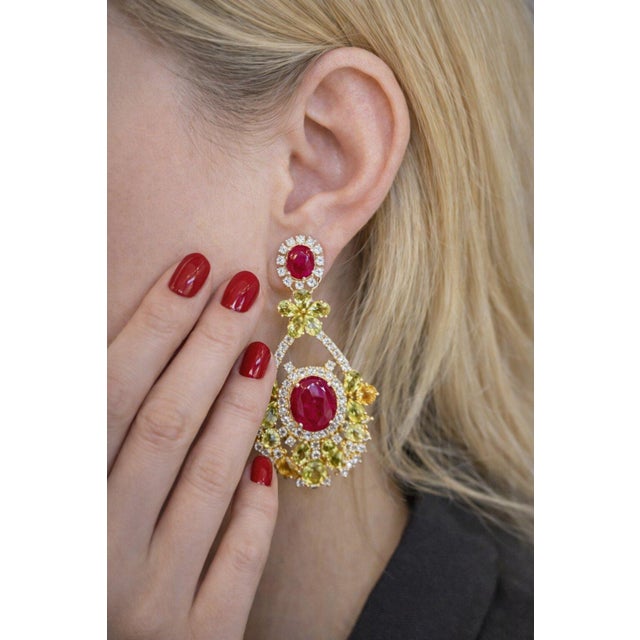 Gemstone Bochic Orient 7ct Ruby, 4ct Peridot & 3ct Citrin Earrings in 18K Gold For Sale - Image 7 of 13
