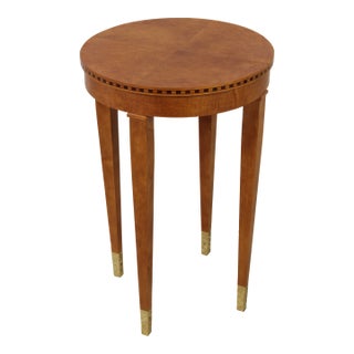 Hickory White Round Maple Neoclassical End Table For Sale