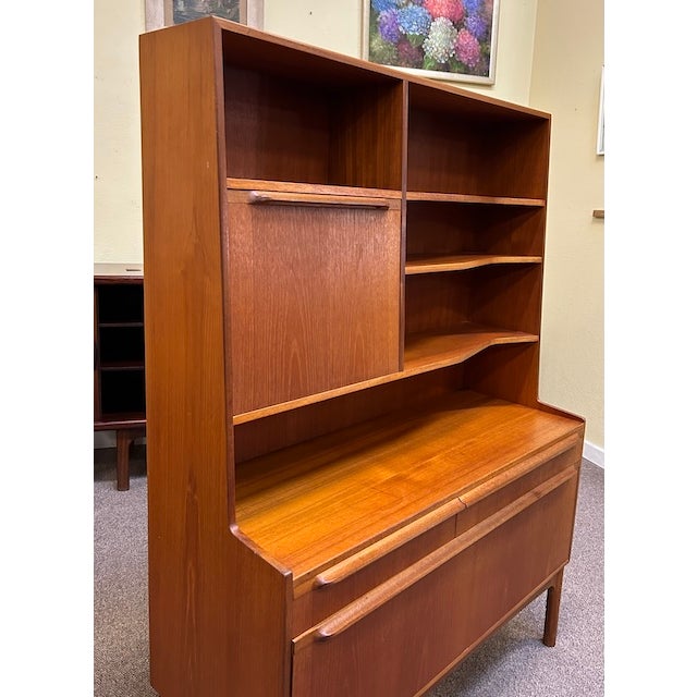 Brown Mid Century Modern Teak Midboard W/ Drop Front Mini-Bar by McIntosh c.1960 For Sale - Image 8 of 11