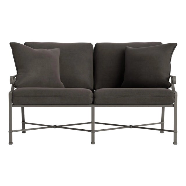 Brown Jordan Venetian Loveseat, Mica frame with Fusion Charcoal fabric For Sale