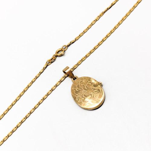 Gold Tangle Bracelet with Medallion For Sale - Image 3 of 3