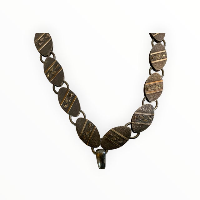 Metal Antique Aesthetic Period Movement Mixed-Metal Floral Locket Necklace C. 1880–1895 For Sale - Image 7 of 7