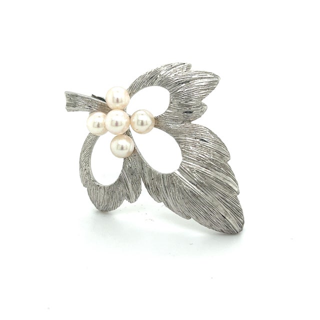 1990s Mikimoto Estate Akoya Pearl Brooch Pin Sterling Silver For Sale In New York - Image 6 of 9