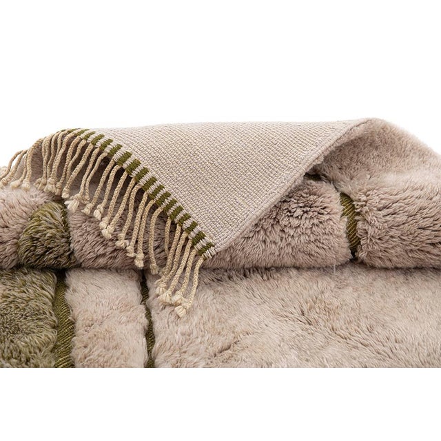 Early 21st Century Hand-Knotted Wool Area Rug in Taupe and Olive Green by Holomua For Sale - Image 5 of 9