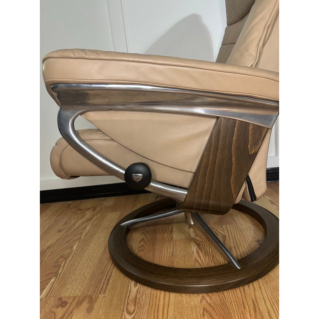 Ekornes Stressless 2017 Recliner/Ottoman (Norwegian Luxury)” Medium Size For Sale - Image 9 of 12