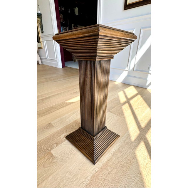 1970s Vintage Dark-Stained Pencil-Reed Rattan Pedestal / Plant Stand / Drink Table For Sale - Image 5 of 9