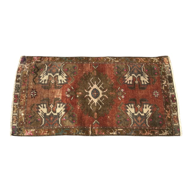 1960s Vintage Red Rug- 1′5″ × 2′10″ For Sale