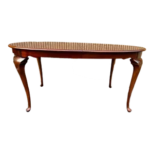 Drexel Co Queen Anna Style Solid Cherry Dining Table With 2 Leaves.