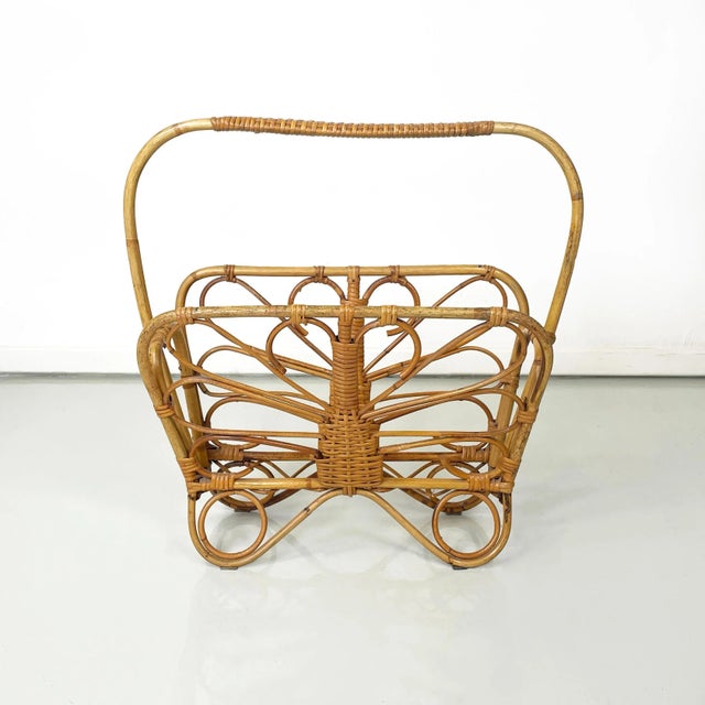 Mid-Century Modern Italian Magazine Rack in Woven Rattan with Handle, 1960s For Sale - Image 3 of 12