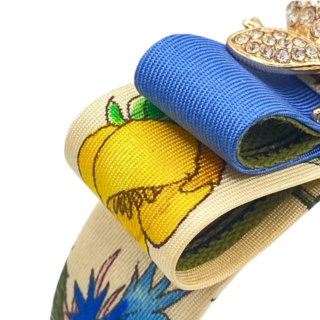 Gucci Gucci Flora Ivory Bumblebee Vintage Silk Necktie Cuff Bracelet For Sale - Image 4 of 5