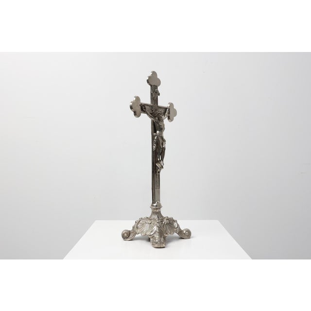 French Silver-Plated Standing Crucifix on Scrolled Tripod Base, 1900 For Sale - Image 4 of 14