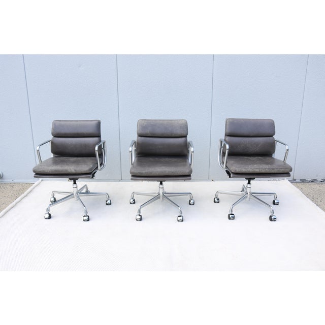 2010s Mid-Century Distressed Gray Leather Eames Soft Pad Management Chair by Herman Miller For Sale - Image 5 of 18