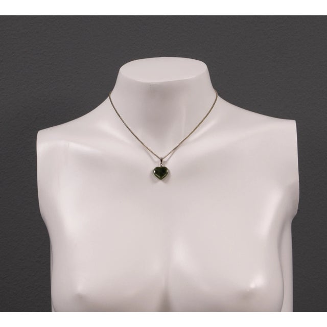 Forest Green Costume Necklace with a Green Nephrite Jade Heart, 1960s For Sale - Image 8 of 9