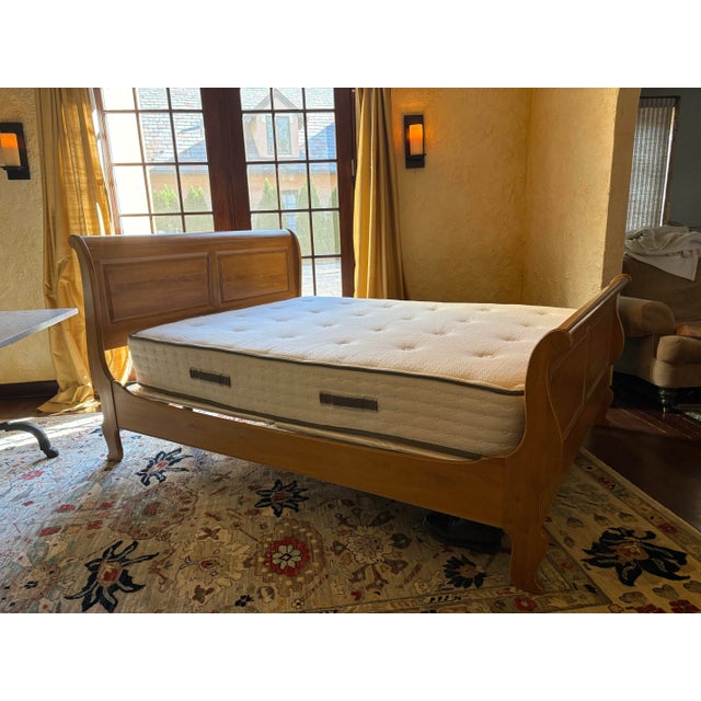 2000 - 2009 Ethan Allen Country French Queen Sleigh Bed For Sale - Image 5 of 12