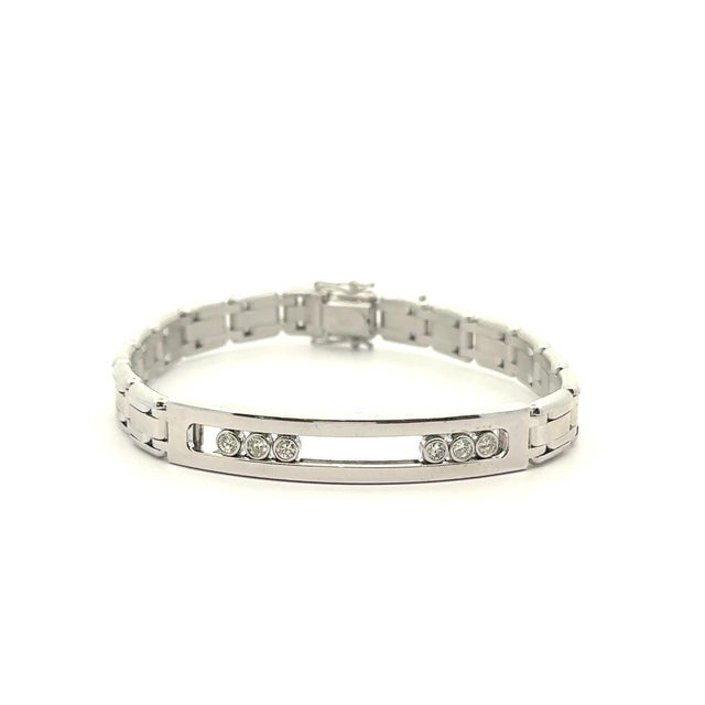 This contemporary link bracelet showcases a sleek design with a series of polished links crafted in 14K white gold. The...