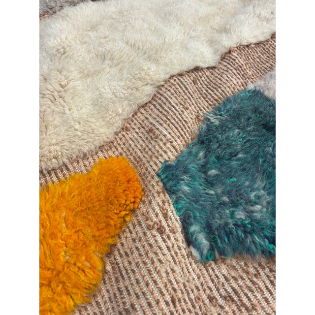 Textile Moroccan Mrirt Rug in Handwoven Abstract Wool, 2010s For Sale - Image 7 of 13