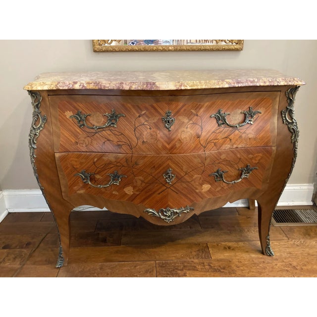 19th Century French Louis XV Inlaid Marble Bombe Commode For Sale In Greensboro - Image 6 of 6