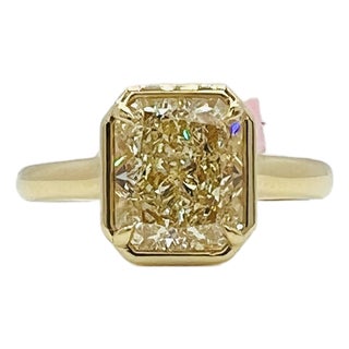 Gia 3 Carat Yellow Radiant Diamond Solitaire Ring in 18k Yellow Gold, Size 6.5 For Sale