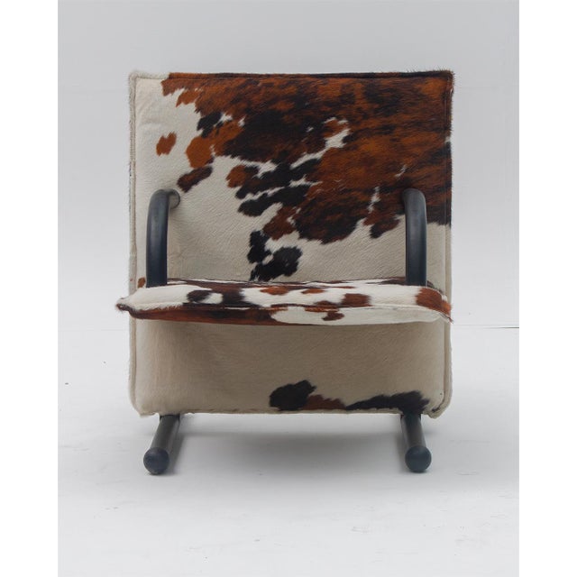 Arflex T-Line Armchair in Cowhide by Burkhard Vogtherr for Arflex, 1980s For Sale - Image 4 of 9