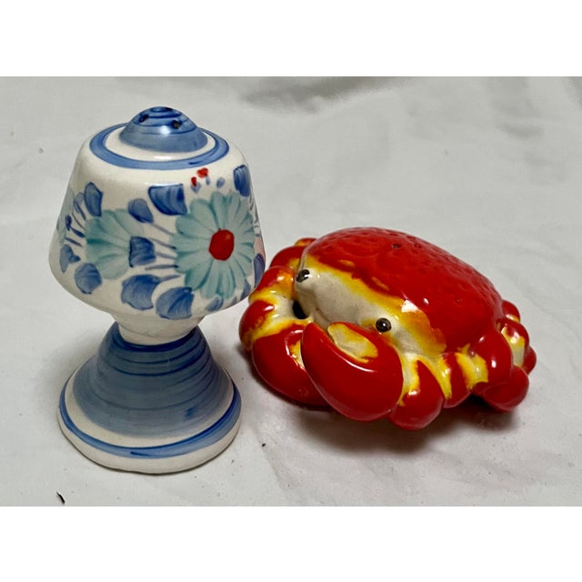 These two seaside chic salt and pepper shakers in vibrant orange and beachy blue and white are the perfect mid-century mix...
