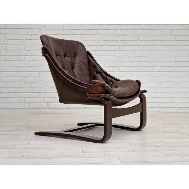 1970s, brown leather lounge chair by Ake Fribytter for Nelo Sweden. Original very good condition: no smells and no stains....