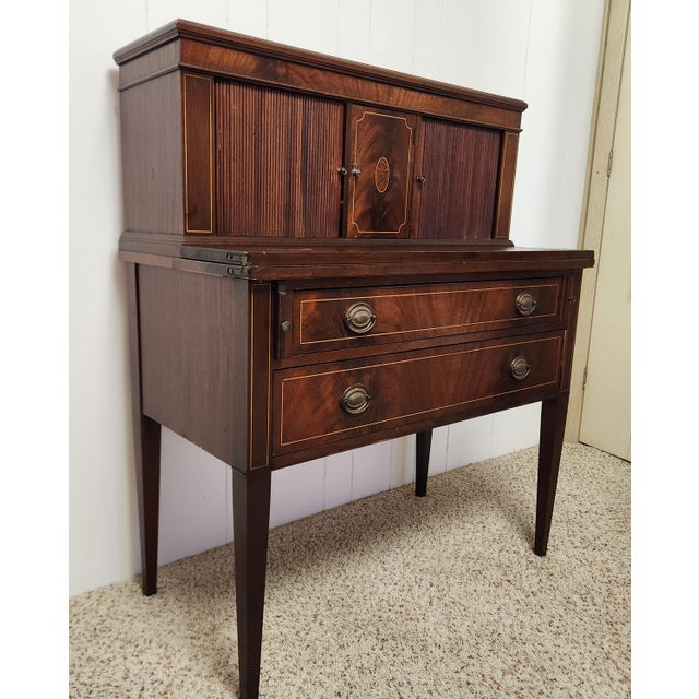 Traditional 19th Century Federal Style Mahogany Secretary Desk For Sale - Image 3 of 17