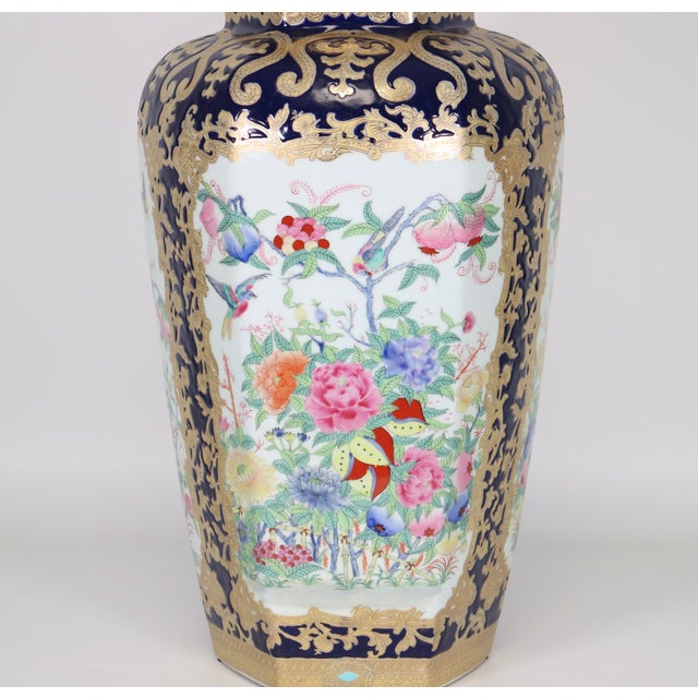 1970s Large Chinese Vase With the Qianlong Mark For Sale - Image 11 of 12