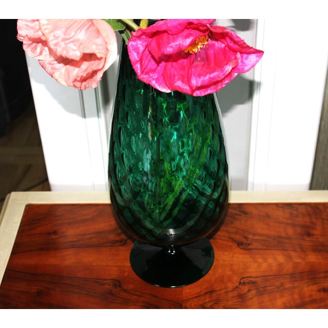 Mid-Century Modern Emerald Green Hand-Blown Art Glass Pedestal Vase, 1970s For Sale - Image 9 of 10
