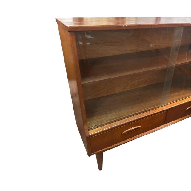 Low Mid-Century Teak Display Cabinet from Jentique, 1960s For Sale - Image 11 of 12