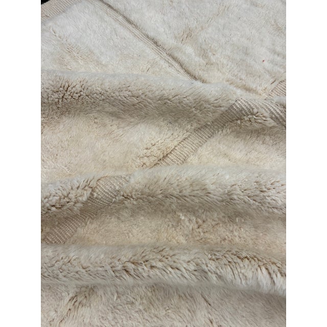 Textile Moroccan Beni Mrirt Rug Ivory Wool Rug, 2010s For Sale - Image 7 of 11